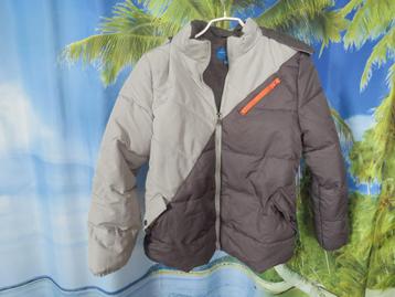 grijze puffer jas + prijskaartje vlekje rug 164 perry ellis beschikbaar voor biedingen