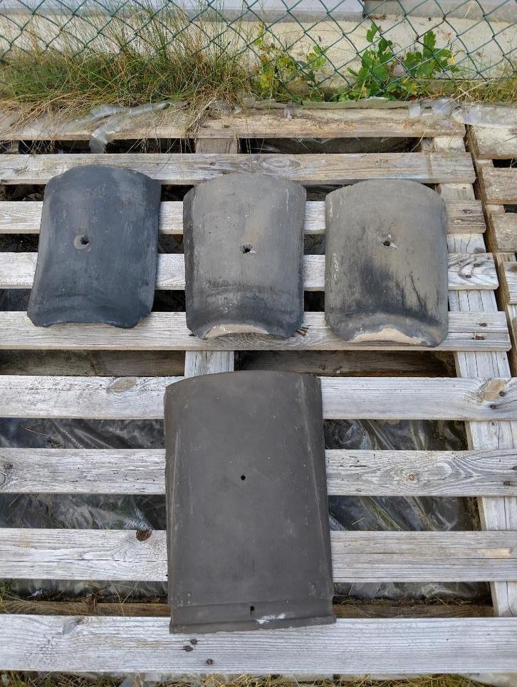 Schubvorsten / nokpannen, 4 stuks., Doe-het-zelf en Verbouw, Dakpannen en Dakbedekking, Gebruikt, Dakpannen, Steen of Klei, Minder dan 5 m²