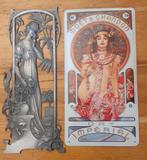 2 stuks Art nouveau Mucha metalen wanddecoratie, Huis en Inrichting, Ophalen of Verzenden, Zo goed als nieuw