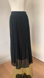 Lange zwarte rok. Plissé, Kleding | Dames, Rokken, Maat 38/40 (M), Zwart, Ophalen of Verzenden, Onder de knie