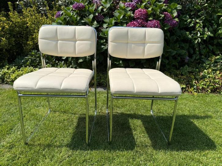 Twee stoelen van kunstleer, Huis en Inrichting, Stoelen, Zo goed als nieuw, Twee, Kunststof, Wit, Ophalen
