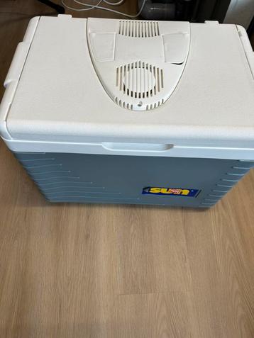 Koelbox voor in de auto caravan camper enz beschikbaar voor biedingen
