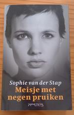 Sophie van der Stap - Meisje met negen pruiken, Ophalen of Verzenden, Zo goed als nieuw, Sophie van der Stap