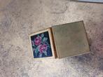 Vintage pillendoosje petit point geborduurd, Antiek en Kunst, Ophalen of Verzenden