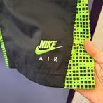 Nike bermuda sport broek neon groen + zwart 158-164 nr 42693, Broek, ., Ophalen of Verzenden, Zo goed als nieuw