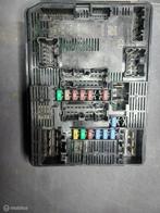 Zekeringenkast Renault Trafic bestel ('20-'23) 284b79704r, Auto-onderdelen, Elektronica en Kabels, Gebruikt, Ophalen of Verzenden