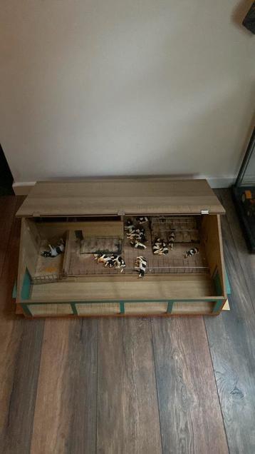 Koeien stal met inhoud 1.32 beschikbaar voor biedingen