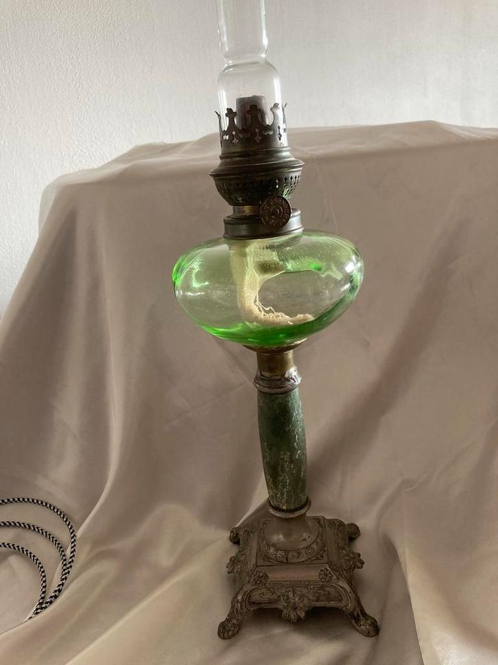 Antieke Olielamp met Groen Glazen reservoir, Antiek en Kunst, Antiek | Lampen, Ophalen of Verzenden