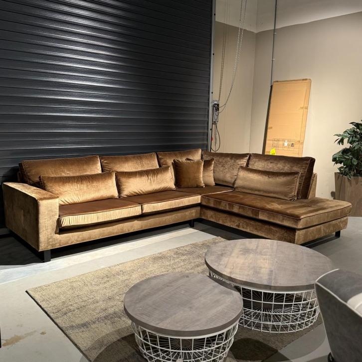 Hoekbank velours Hotel chique taupe glamour ( Outlet Wijchen, Huis en Inrichting, Banken | Complete zithoeken, Nieuw, Stof, Ophalen