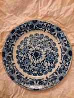 Makkum Aardewerk Bord met Blauw Bloemmotief, Ophalen of Verzenden