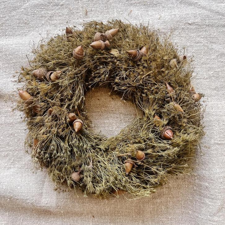 Herfst krans 30cm van gedroogd gras en eikels, Huis en Inrichting, Woonaccessoires | Kransen, Nieuw, Ophalen of Verzenden