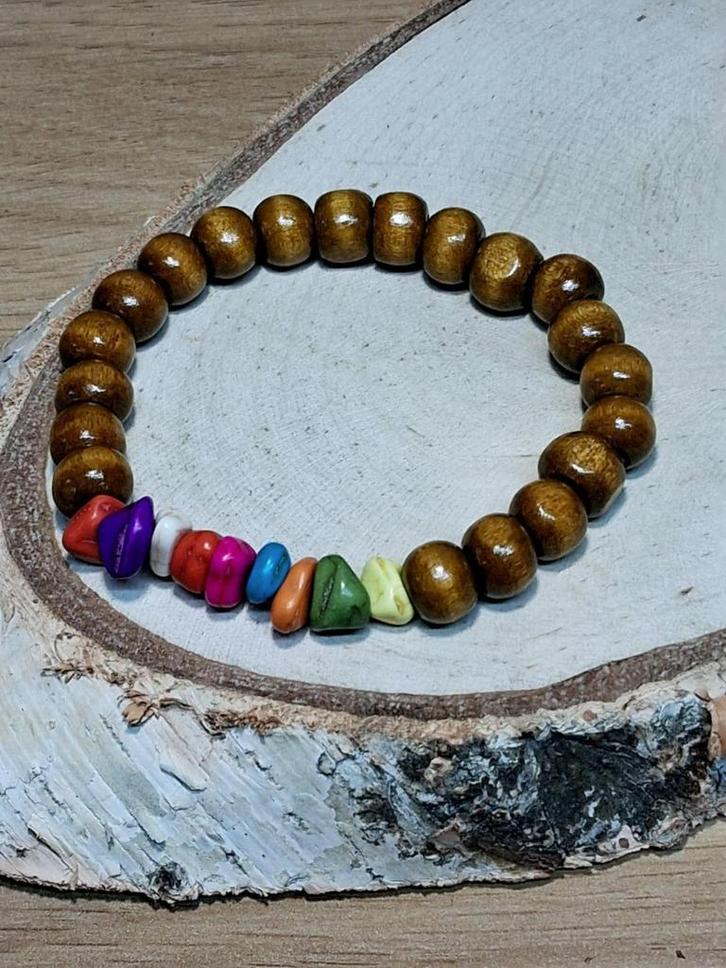 armband houten kralen met kleurige steentjes, Sieraden, Tassen en Uiterlijk, Armbanden, Nieuw, Hout, Bruin, Met bedels of kralen
