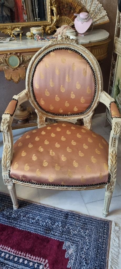 Antieke arm fauteuil white wash Louis Seize  zalmrose, Ophalen, Gebruikt, Louis Seize, 75 tot 100 cm