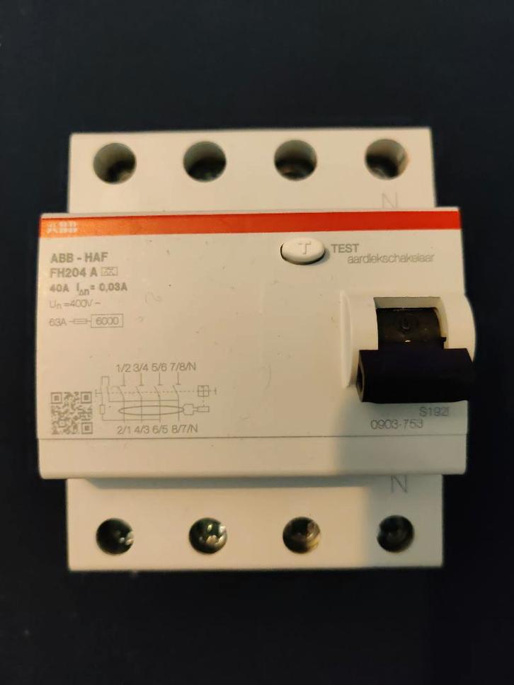 ABB Aardlekschakelaar FH204 A 40A 30mA 1SPK007904F0625, Hobby en Vrije tijd, Elektronica-componenten, Zo goed als nieuw, Ophalen of Verzenden