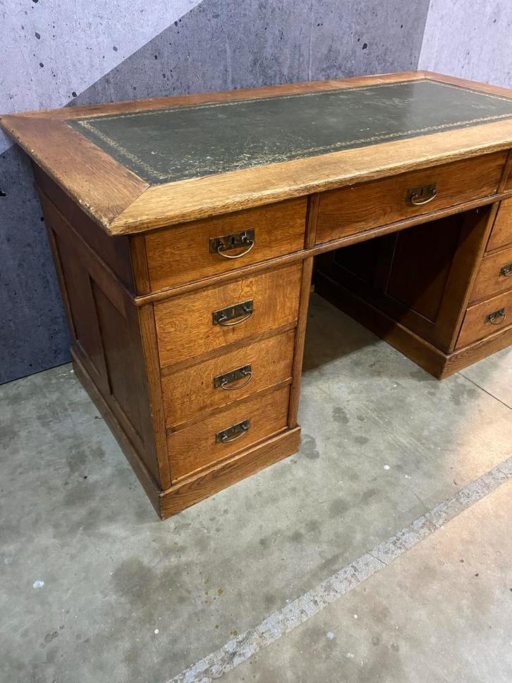 Oud houten bureau met lades, Huis en Inrichting, Bureaus, Gebruikt, Bureau, Ophalen