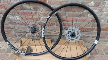  Nieuwe DT Swiss G1800 SPLINE 25 Gravel wielset  beschikbaar voor biedingen