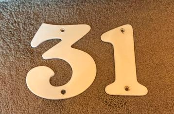 Huisnummer 31 of 13 wit beschikbaar voor biedingen