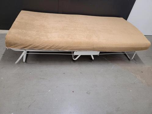 Logeerbed inklapbaar lattenbod wit wieltjes lxbxh 190x8027cm, Huis en Inrichting, Slaapkamer | Slaapbanken, Zo goed als nieuw