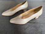 Crèmekleurige trouwschoenen maat 6,5 (39), Kleding | Dames, Trouwkleding en Trouwaccessoires, Lisa, Ophalen of Verzenden, Gedragen