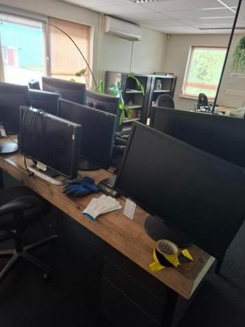  monitoren, computerschermen, en etc. beschikbaar voor biedingen