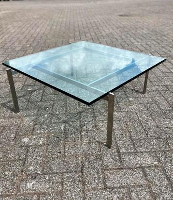 Moderne design salontafel.(naar Deens ontwerp) beschikbaar voor biedingen