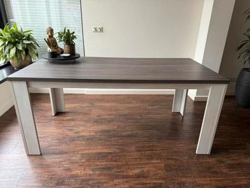 Grijze eettafel met witte poten - 180x90cm beschikbaar voor biedingen