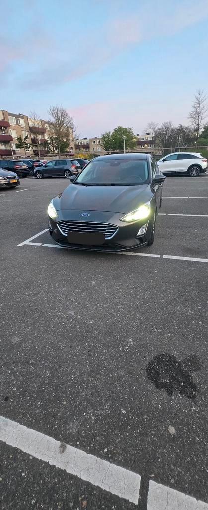 Ford Focus 1.5 Ecoblue 120pk Aut 2019 Grijs PANO HUD Keyless, Auto's, Ford, Particulier, Focus, ABS, Achteruitrijcamera, Adaptieve lichten