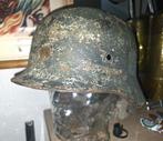 Duitse M40 D helm met diverse camo, Q66 Lotnummer DN23., Verzamelen, Verzenden, Landmacht, Duitsland, Helm of Baret