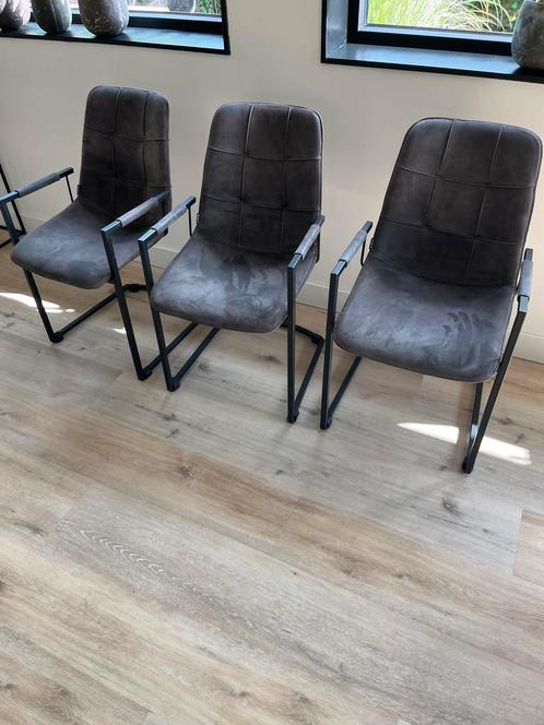 3 Grijze Eetkamerstoelen met Armleuning, Huis en Inrichting, Stoelen, Zo goed als nieuw, Drie, Metaal, Grijs, Ophalen
