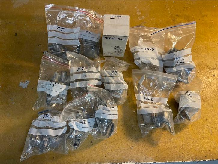 Te koop: partij oldtimer benzine pomptn AC Ford en IT, Auto-onderdelen, Brandstofpompen, Nieuw, Ophalen of Verzenden