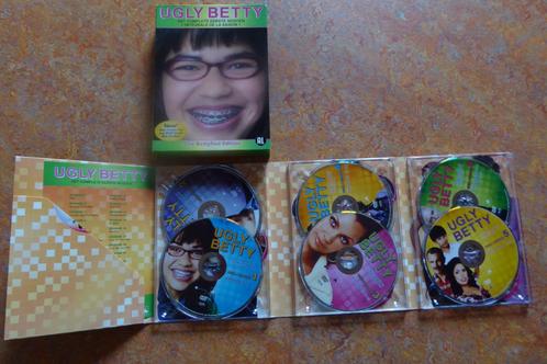 Ugly Betty, het complete eerste seizoen, Cd's en Dvd's, Dvd's | Tv en Series, Zo goed als nieuw, Komedie, Boxset, Alle leeftijden