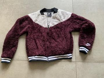 Jasje Nike maat S dames beschikbaar voor biedingen