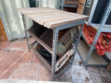 Tuintafel keukenblad werkbank met Schaffer opbergkisten beschikbaar voor biedingen