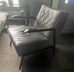 Eleonora Wiebe fauteuil met houten armleuningen, Huis en Inrichting, Fauteuils, Ophalen, Gebruikt, Minder dan 75 cm, Leer