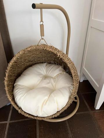 Kattenmand hangstoel riet met kussen beschikbaar voor biedingen