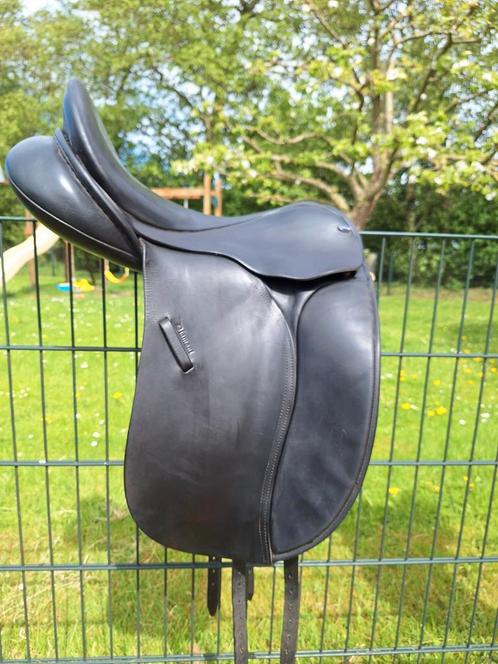 Meerdere zadels te koop dressuur en veelzijdig, Dieren en Toebehoren, Paarden en Pony's | Zadels, Gebruikt, Dressuur, Ophalen of Verzenden