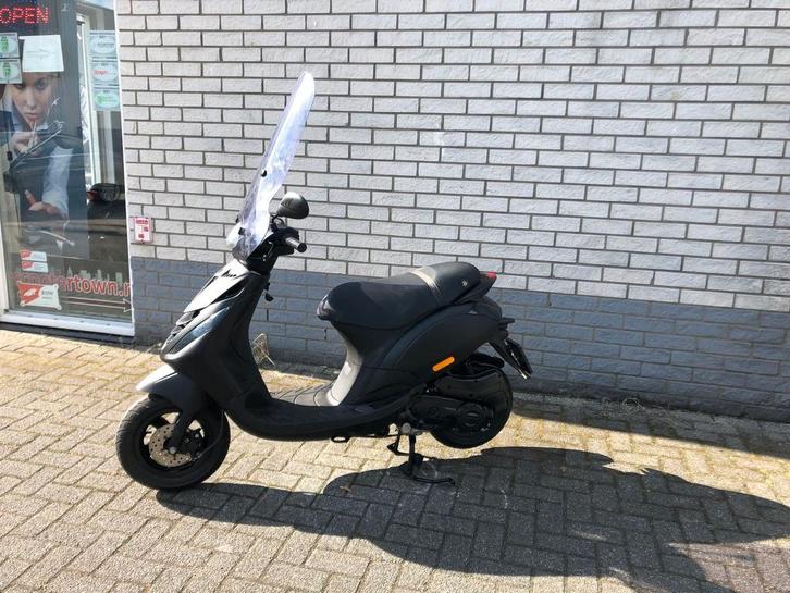 HERFSTKRAKERS:PIAGGIO ZIP SP 45KM MAT ZWART 4-T BJ2020 6000K, Fietsen en Brommers, Scooters | Piaggio