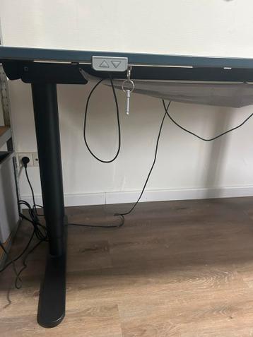 IKEA Bekant Bureau - In hoogte verstelbaar - Blauw - afbeelding 1