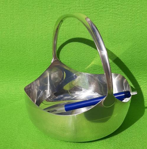 Verzilverd Sieraden-mandje met vást hengsel -> 15 x 13,5 cm., Antiek en Kunst, Antiek | Goud en Zilver, Zilver, Ophalen of Verzenden