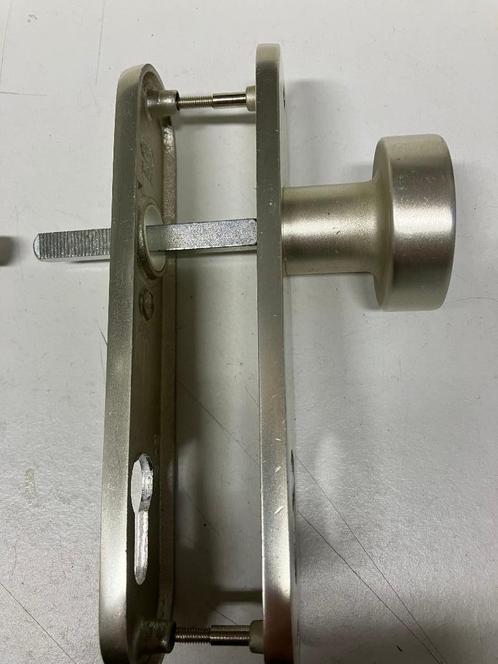 Sluitplaten met vaste knop, Doe-het-zelf en Verbouw, Hang- en Sluitwerk, Nieuw, Overige typen, Overige materialen, Ophalen