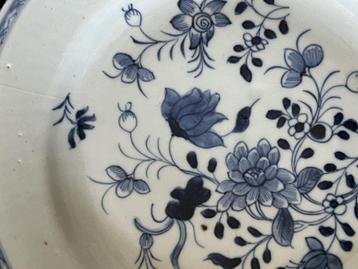 Blauw Wit Porseleinen Bord beschikbaar voor biedingen