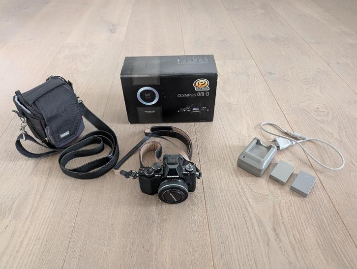 Olympus OM-D E-M10 + lens 14-42mm f/3.5-5.6 + accessoires, Audio, Tv en Foto, Fotocamera's Digitaal, Zo goed als nieuw, Compact