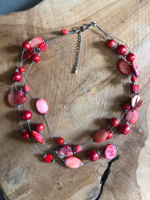 Nieuw! Rode zwevende schelpenketting, Sieraden, Tassen en Uiterlijk, Kettingen, Nieuw, Rood, Verstelbaar, Ophalen of Verzenden