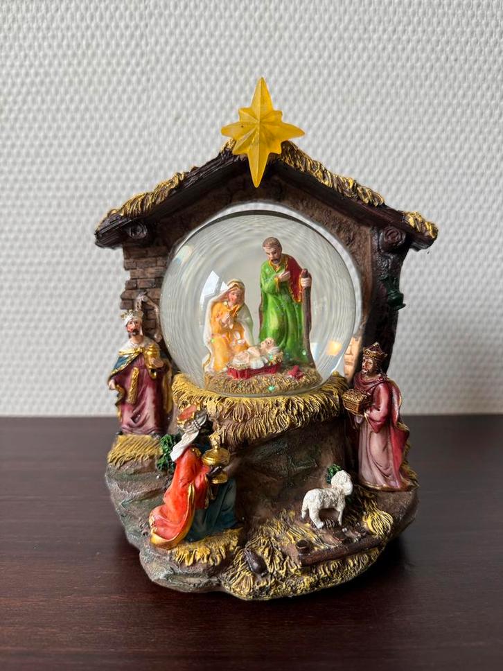 Kerststal Snowglobe met Licht en Geluid, Kerstgroep, Diversen, Kerst, Gebruikt, Ophalen of Verzenden