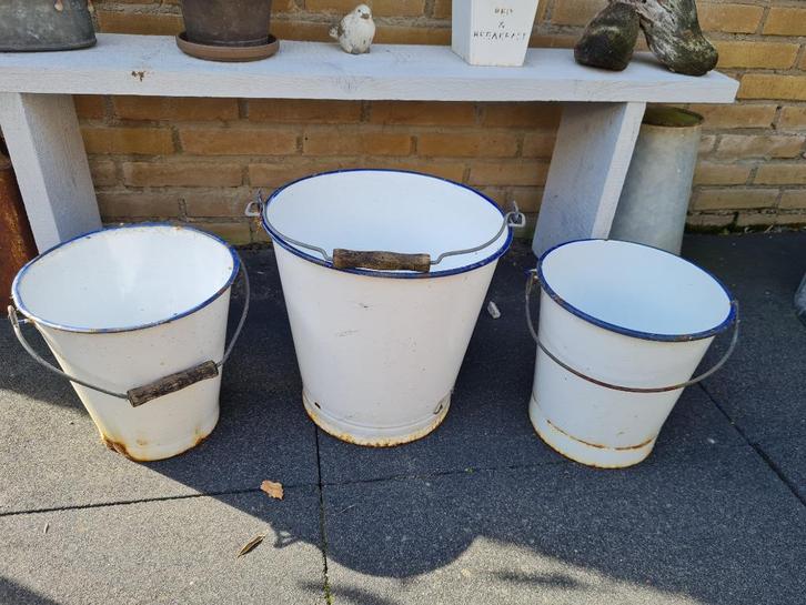 Brocante wit emaille emmers met blauwe rand, 3 stuks, Antiek en Kunst, Antiek | Emaille, Ophalen