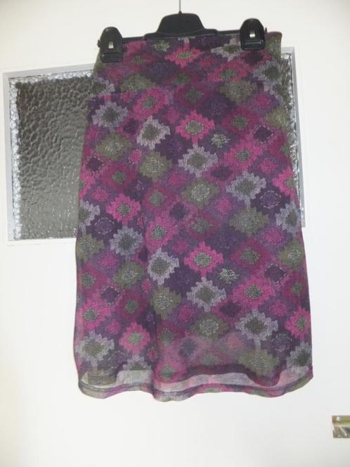 Prachtige rok in paars met mooie pasvorm en mooi patroon, Kleding | Dames, Rokken, Zo goed als nieuw, Maat 34 (XS) of kleiner