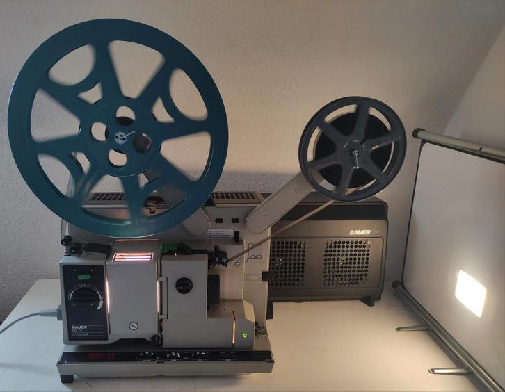 BAUER P8 TS UNIVERSAL 16mm FILMPROJECTOR met NIEUWE SNAREN, Audio, Tv en Foto, Filmrollen, 16mm film, Ophalen of Verzenden