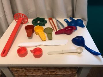 Keukenhulpjes Tupperware beschikbaar voor biedingen
