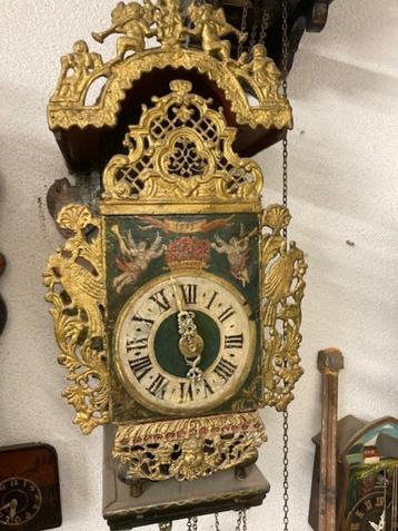 Antieke stoelklok 1780 beschikbaar voor biedingen