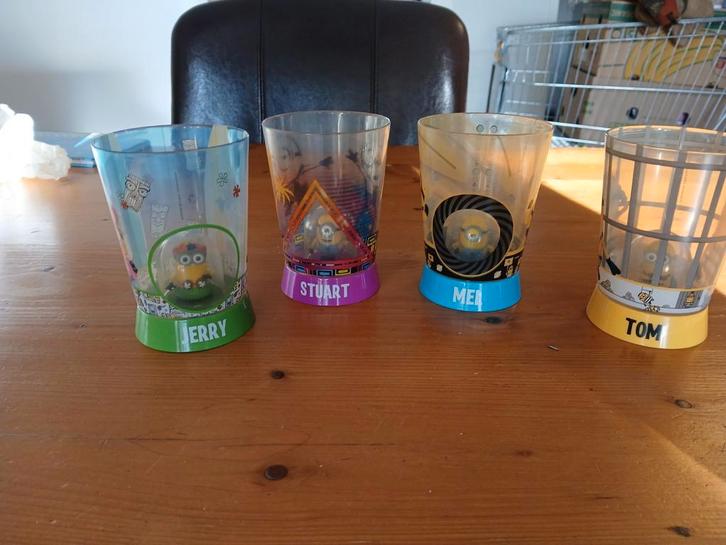Minions bekers Set - 4 stuks, Huis en Inrichting, Keuken | Servies, Gebruikt, Glas of Glazen, Overige stijlen, Glas, Ophalen of Verzenden